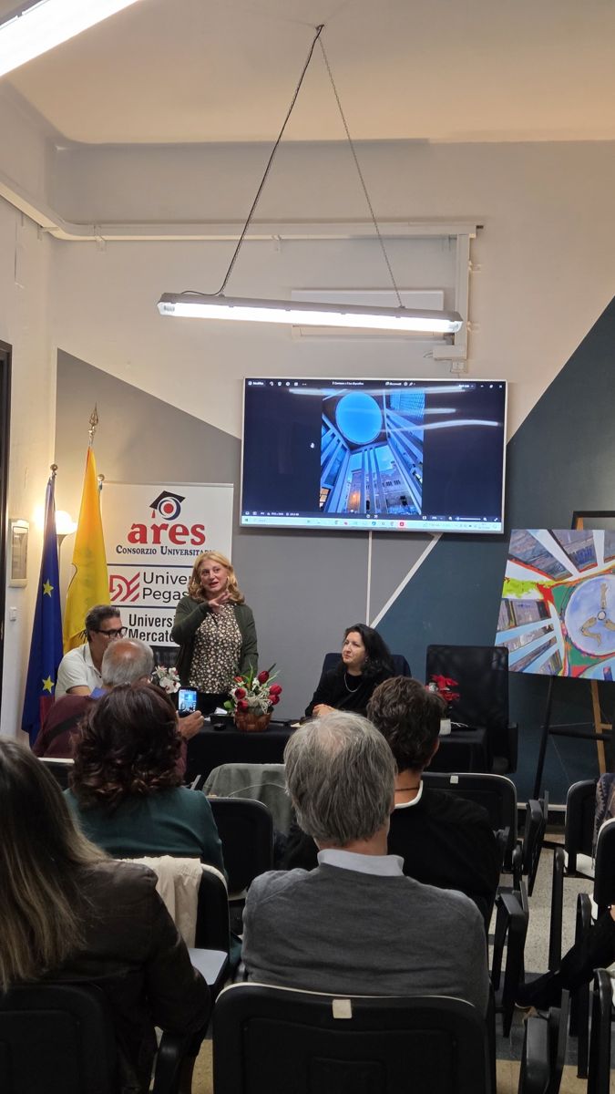 Un intervento al microfono durante la conferenza alla Casa del Mutilato